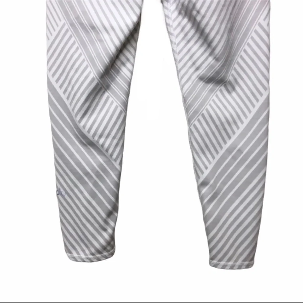 alo Airbrushed Stripe Cropped Leggings Gray White Size Small Activewear